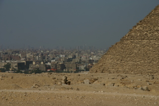 ピラミッドから望むカイロの街並み