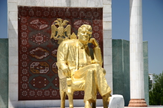 黄金のバシュ像 in マリ