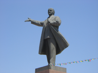 スターリン像 in オシュ