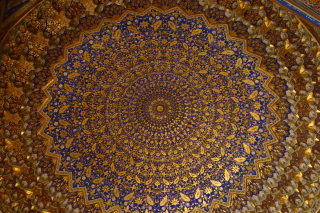 ティッラカーリー・マドラサの金箔で覆われた天井